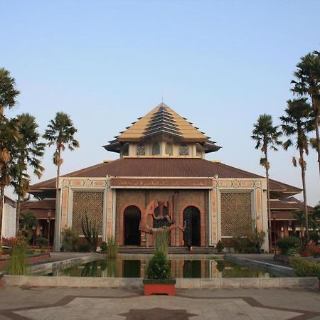 The Atrium Hotel&Resort Yogyakarta Melati Kültér fotó
