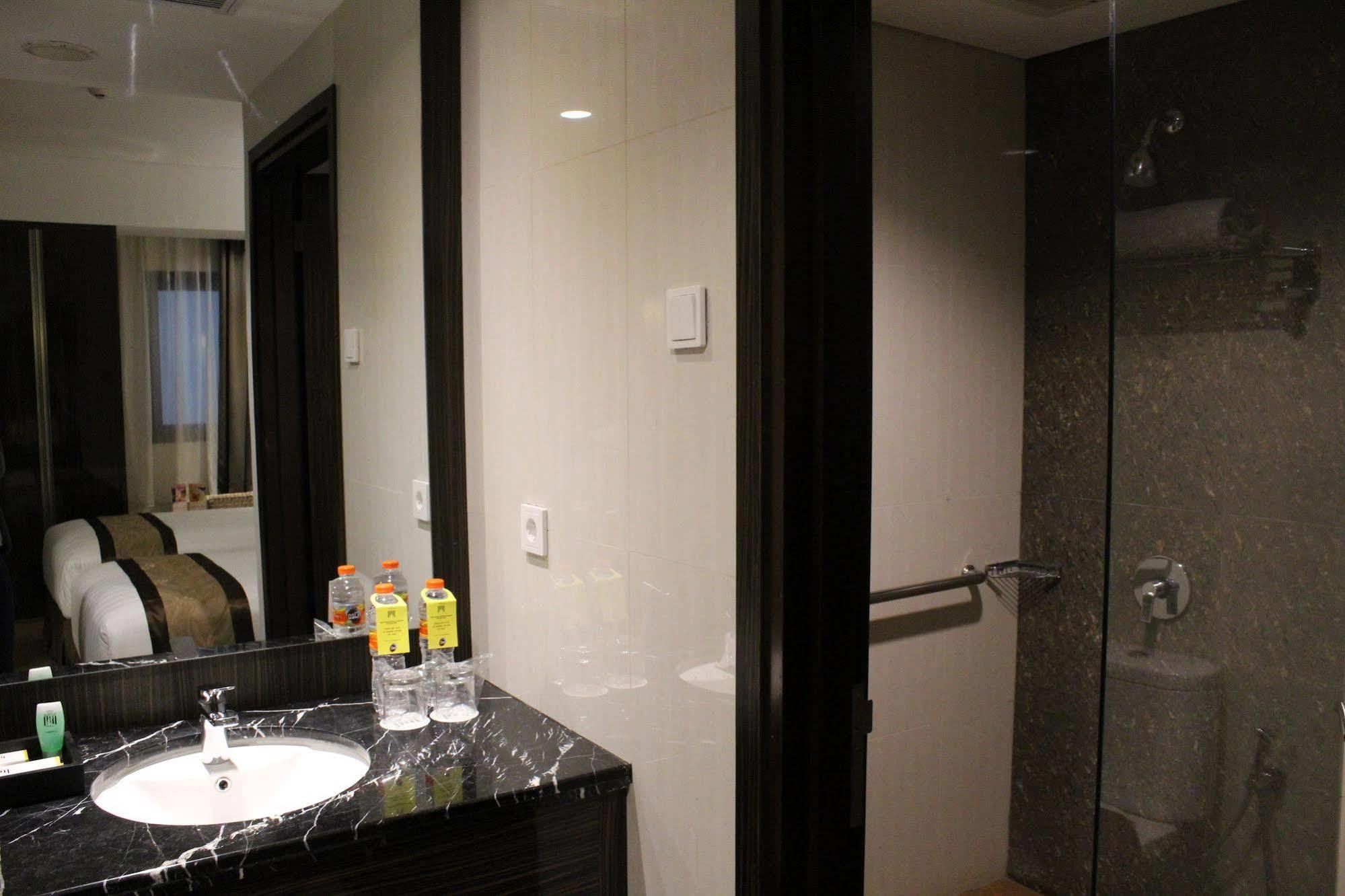 The Atrium Hotel&Resort Yogyakarta Melati Kültér fotó