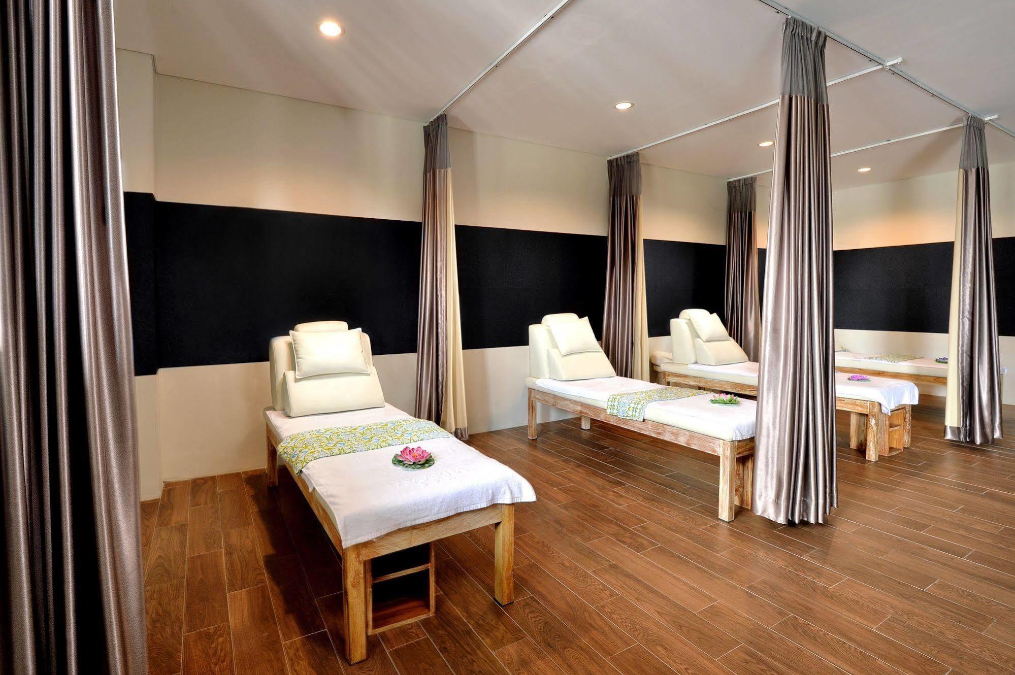 The Atrium Hotel&Resort Yogyakarta Melati Kültér fotó