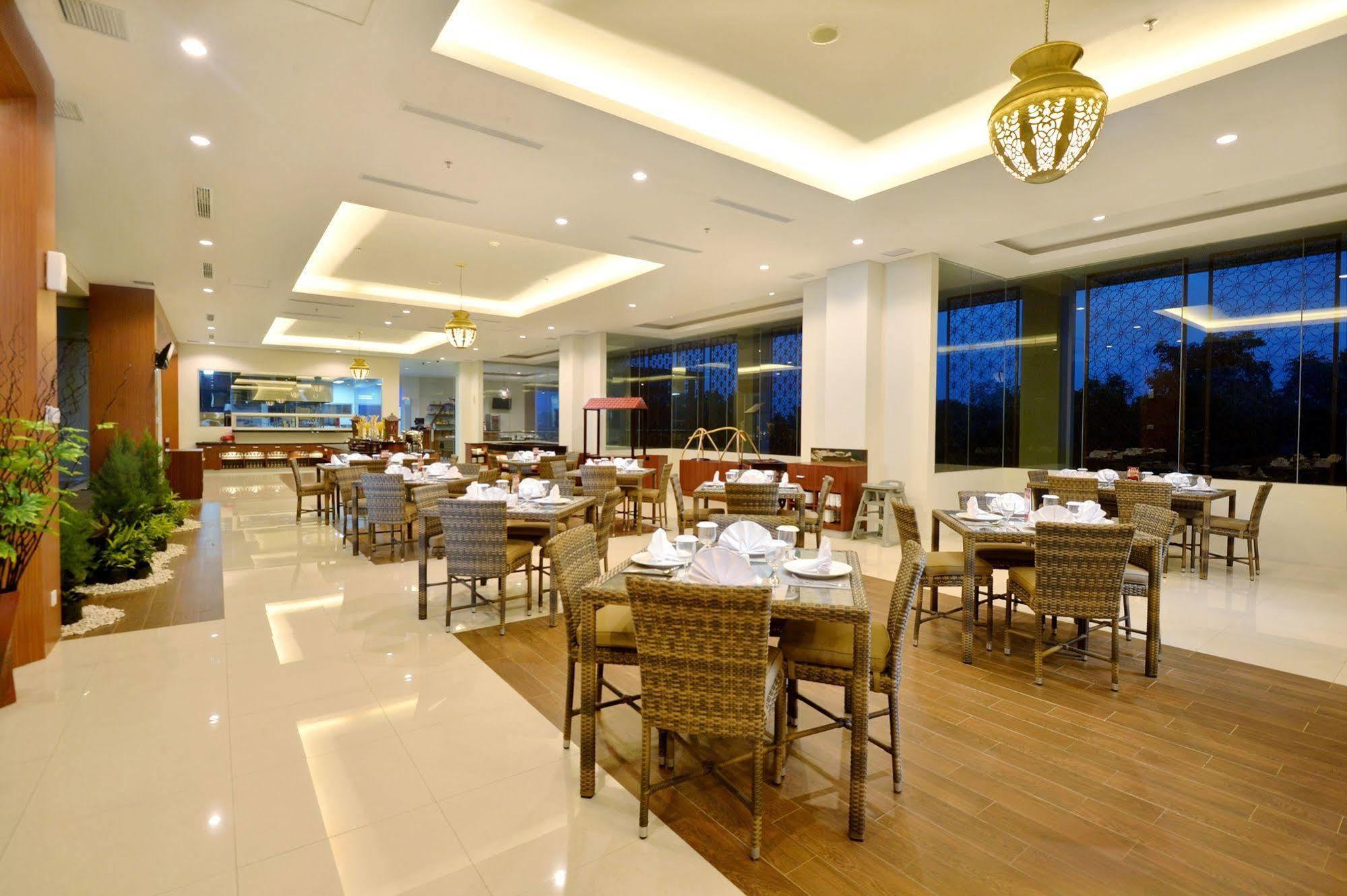 The Atrium Hotel&Resort Yogyakarta Melati Kültér fotó