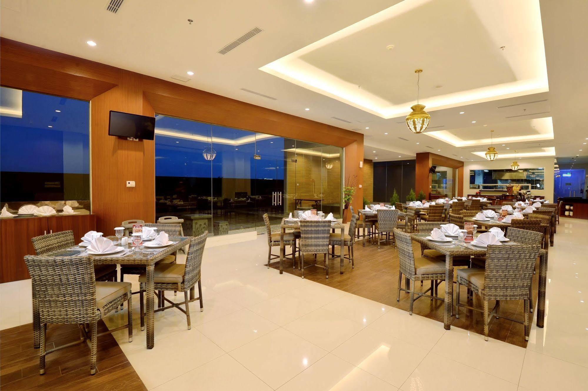 The Atrium Hotel&Resort Yogyakarta Melati Kültér fotó