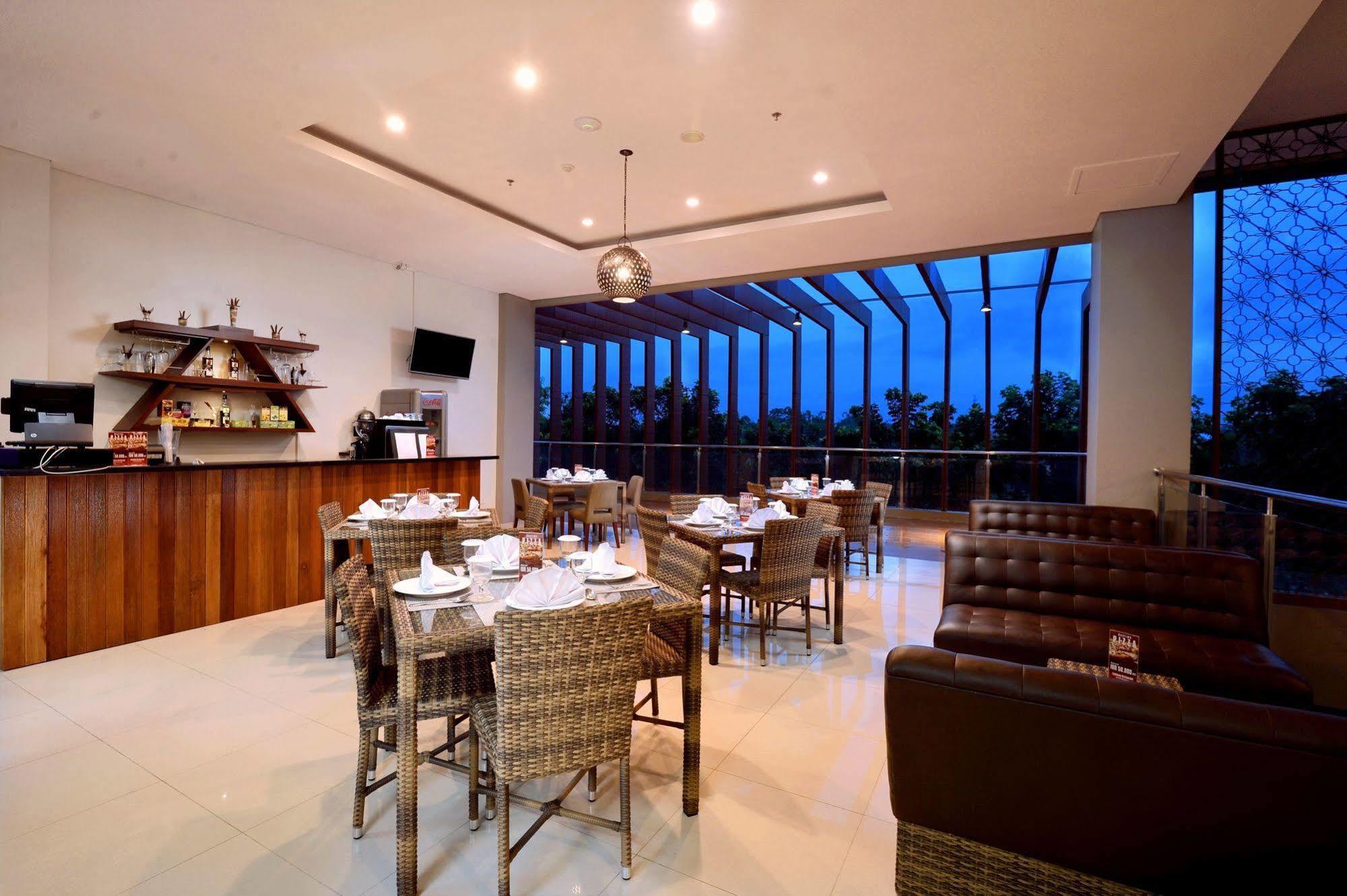The Atrium Hotel&Resort Yogyakarta Melati Kültér fotó